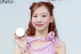 TWICEナヨン、多忙の中で美しさを保つ秘訣を明かす
