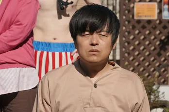 “解けなくなった”エリート刑事・森野を演じるバカリズムの全力疾走に「走る姿が見られたのはレアすぎる」とファン歓喜<イップス>