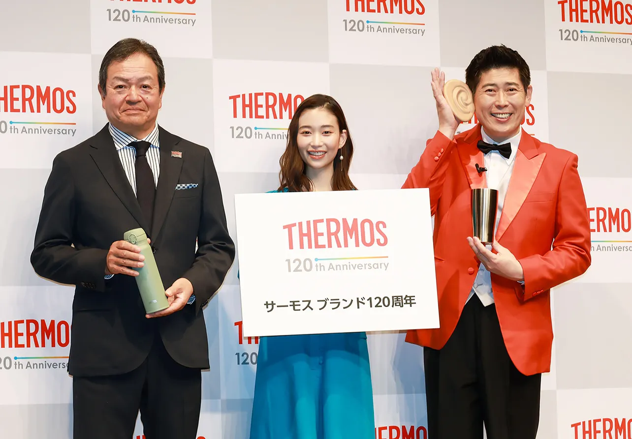 森川葵、サーモス株式会社の片岡有二社長、マギー審司(写真左から)