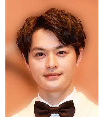 村方乃々佳“美緒”が瀬戸康史“公太郎”の似顔絵を描いたほほ笑ましいショットに「推しへの愛伝わる」「メロメロですね」<くる恋>