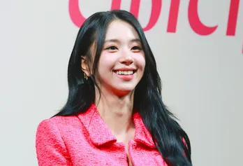 TWICEチェヨン、バースデーサプライズで大好きないちごケーキにニッコリ「幸せな誕生日が送れそう」