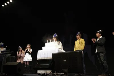 ルルーシュの誕生日ケーキが登場し、福山は「おれじゃないけど、ありがとう！」と感謝の言葉を述べた