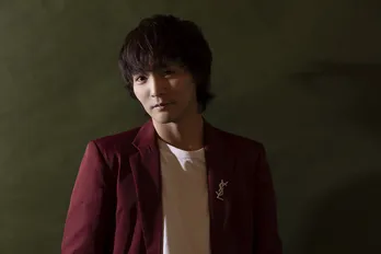 「中1で一人暮らしすることを僕自身が選択した」すがちゃん最高No.1が振り返る壮絶半生と、亡き父への想い