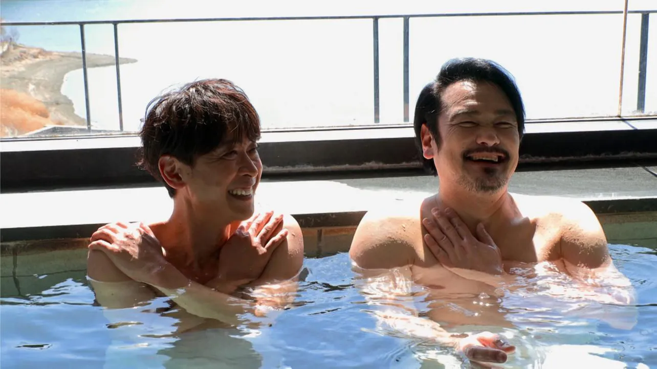 【写真】小田井涼平と坂本昌行が旅の疲れを癒す絶景温泉でほっこり