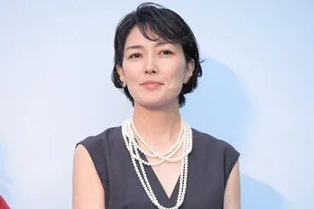 惚れてしまう…板谷由夏“詩史”が笑顔で猫と戯れる癒されショットに「ギャップすごい」「射抜かれました」の声＜東京タワー＞
