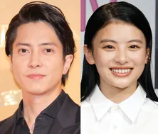 「山Pが2人…」山下智久、自身のパネルとご対面…出口夏希とレアな3ショットに「眼福すぎる」と反響<ブルーモーメント>