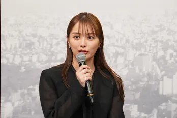 内田理央、“騙され話”を明かし向井理らが驚き「何かする前には友だちに相談しなきゃと思ってます」<ダブルチート>