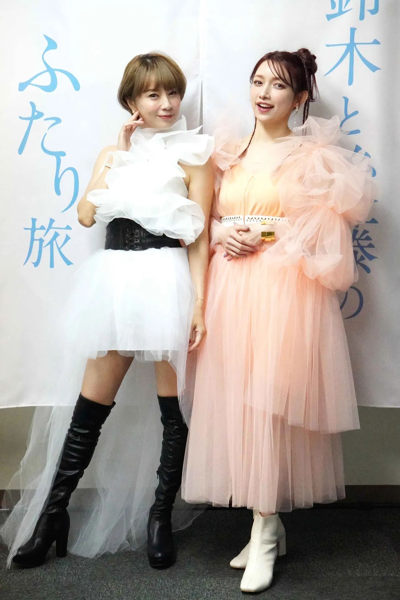 【写真】全国ツアーを振り返る鈴木亜美と後藤真希(写真左から)