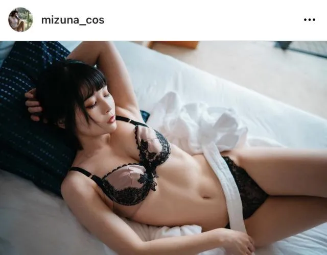 ※画像は水那しおね公式Instagram(mizuna_cos)より
