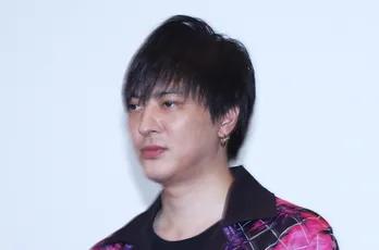 塚本高史、おバカなイケメン議員役のダブルピースに「天下一品 」の声<イップス>