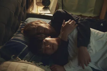 駒木根葵汰“羽山”、新原泰佑“白崎”をバックハグ「今日泊まっていこうかな」<25時、赤坂で>