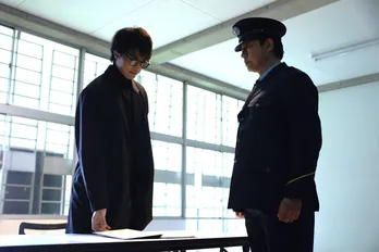 ニコニコ竹内涼真“黒木”、怪しさ満載で圧巻な存在感　崩落事故の被害者“若松”との関係にさらに注目が集まる＜Believe＞