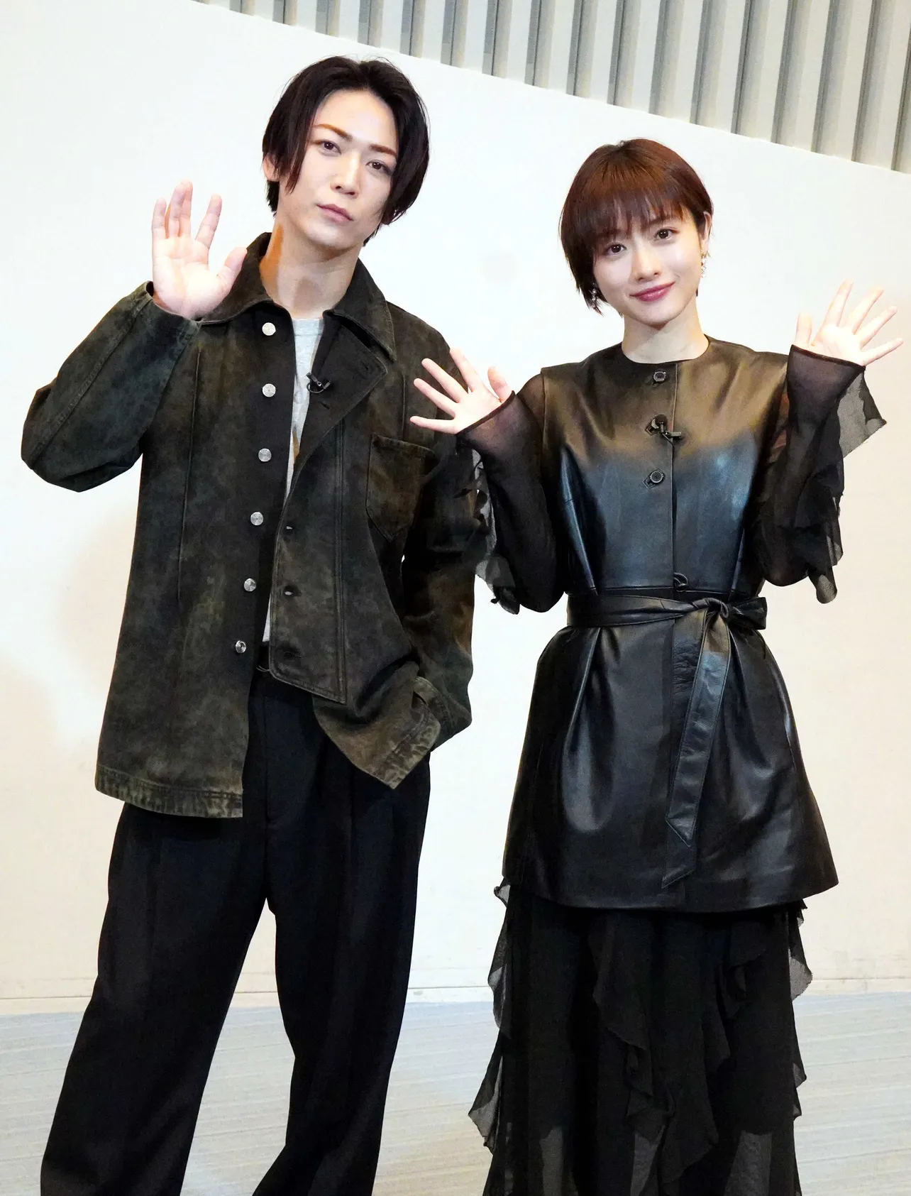 亀梨和也、石原さとみ(写真左から)