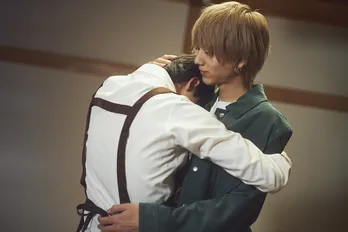 ブレイクを果たした新原泰佑“白崎”、多忙で駒木根葵汰“羽山”とすれ違ってしまう「ハグしてもいいですか?」<25時、赤坂で>