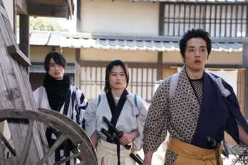 前田拳太郎“大作”たちは、羽谷勝太“南無之介”と深い関わりのある青年を町中で助ける<君とゆきて咲く>