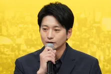 向井理“多家良”、作業着姿のお茶目なショットに「いろんな姿見れるのうれしい」「色気だだ漏れ」と反響の声＜ダブルチート＞