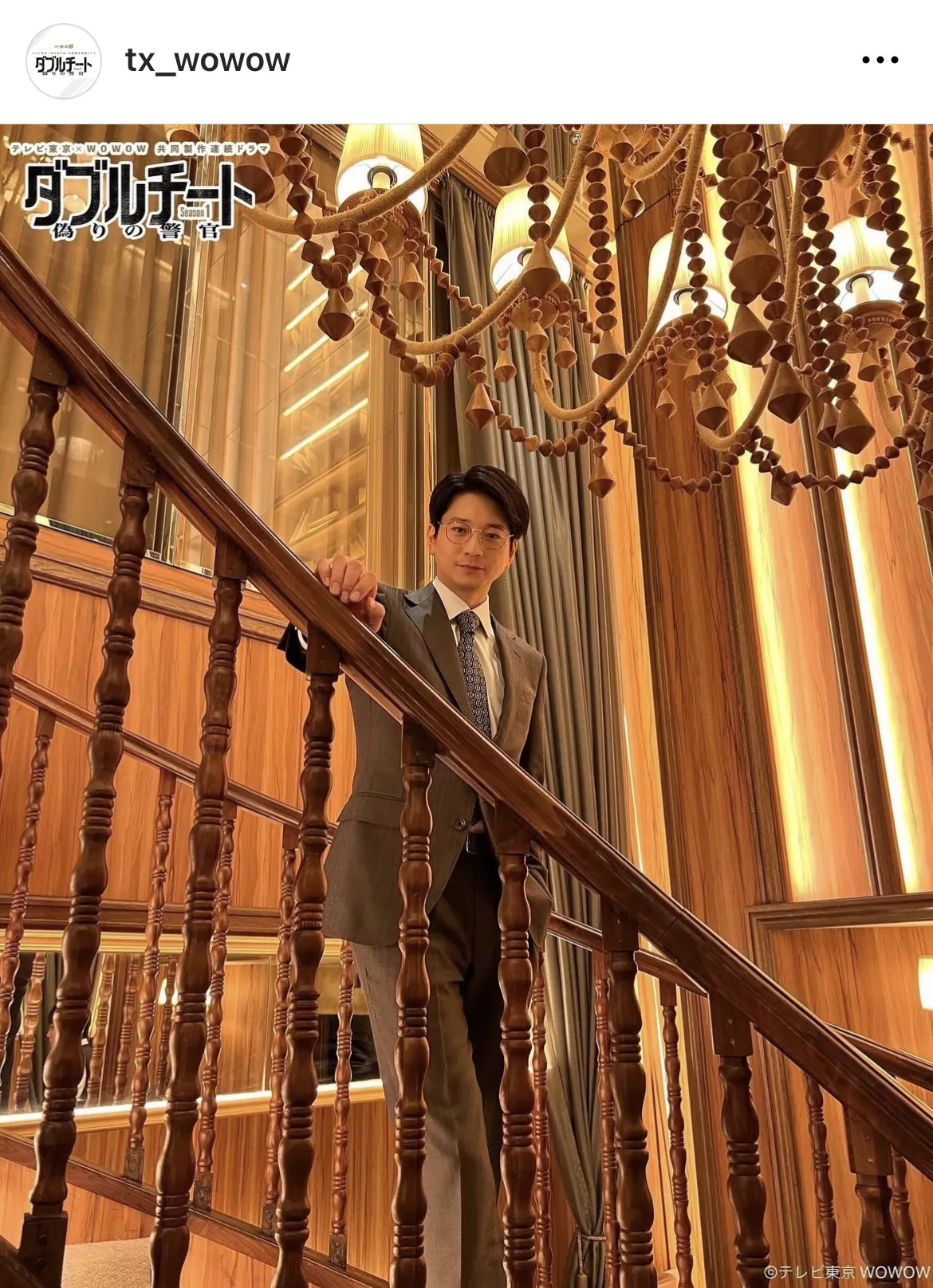【写真】向井理、 高級クラブの階段で大人な雰囲気漂うショット
