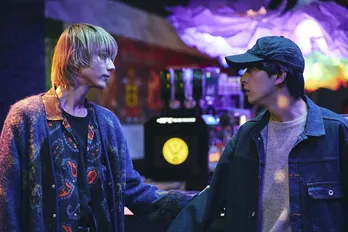 <25時、赤坂で>駒木根葵汰、新原泰佑のW主演、俳優同士の恋愛を描くBLドラマに「色気がやばかった」とキュン声多数 放送済の1~3話をTVerで振り返り