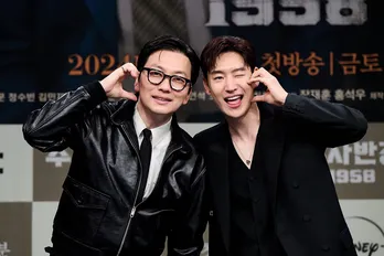 イ・ジェフン&イ・ドンフィが“伝説のドラマ”復活への思いを語る<捜査班長 1958>