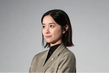 堀田真由、かわいすぎる振袖姿のオフショットに「最高の袴姿」「こんなに袴似合う人いない」の声<アンチヒーロー>