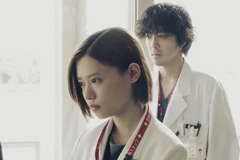 若葉竜也“三瓶”、杉咲花“ミヤビ”を高難易度手術の術者に指名「先生ならできます」＜アンメット ある脳外科医の日記＞