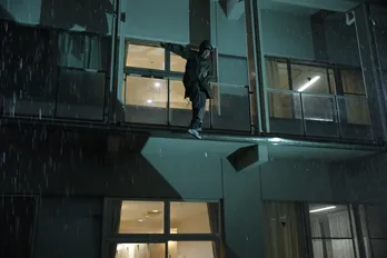 木村拓哉“狩山”、負傷した体で大ジャンプ＆逃走劇が最高に格好いい＜Believe＞