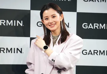 朝比奈彩、出産後とは思えない美スタイルに「きれいすぎる」「スタイル良…!」の声