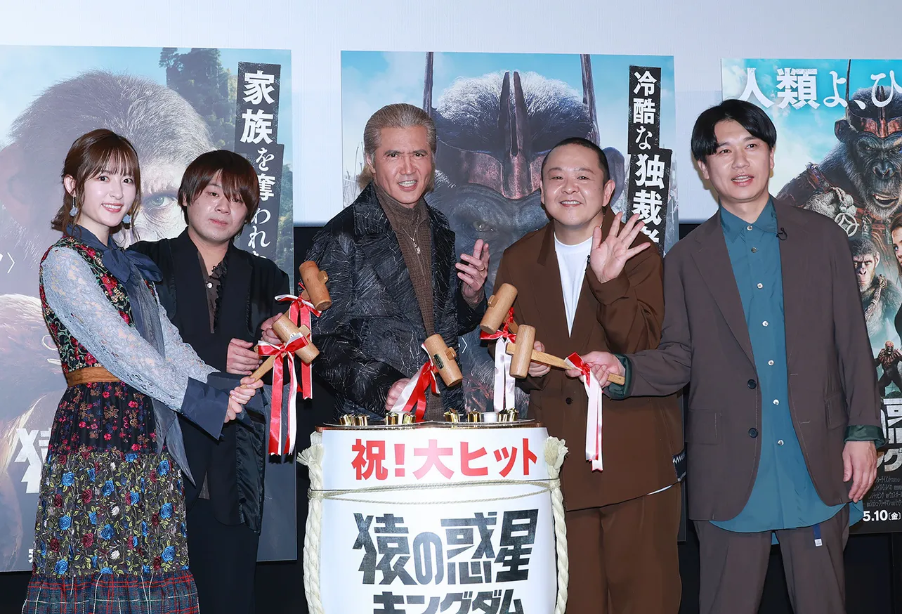 舞台あいさつに登場した小松未可子、松岡禎丞、竹内力、赤羽健壱、児玉智洋(写真左から)