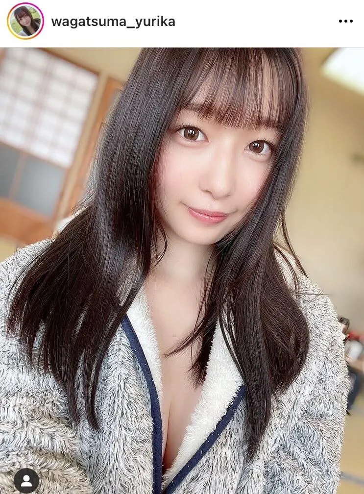 我妻ゆりか、美谷間あらわ