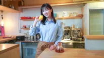岡崎紗絵、“優しい理想のカフェのお姉さん”を好演 一歩踏み出す勇気が欲しいあなたに送るエールドラマ＜ヒルミルマガジン＞