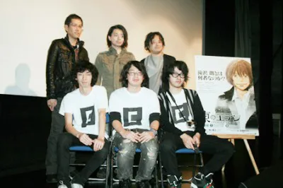 AR舞台あいさつに出席した神山健治監督、木村良平、檜山修之（後列左から）、AR三兄弟（前列）