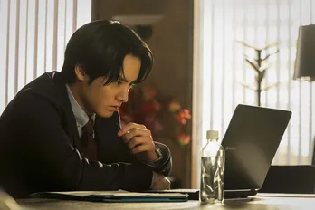 赤楚衛二“海斗”が下した決断に、錦戸亮“郁弥”は怒りをあらわにする「もはやお前に人の上に立つ資格はない」<Re:リベンジ-欲望の果てに->