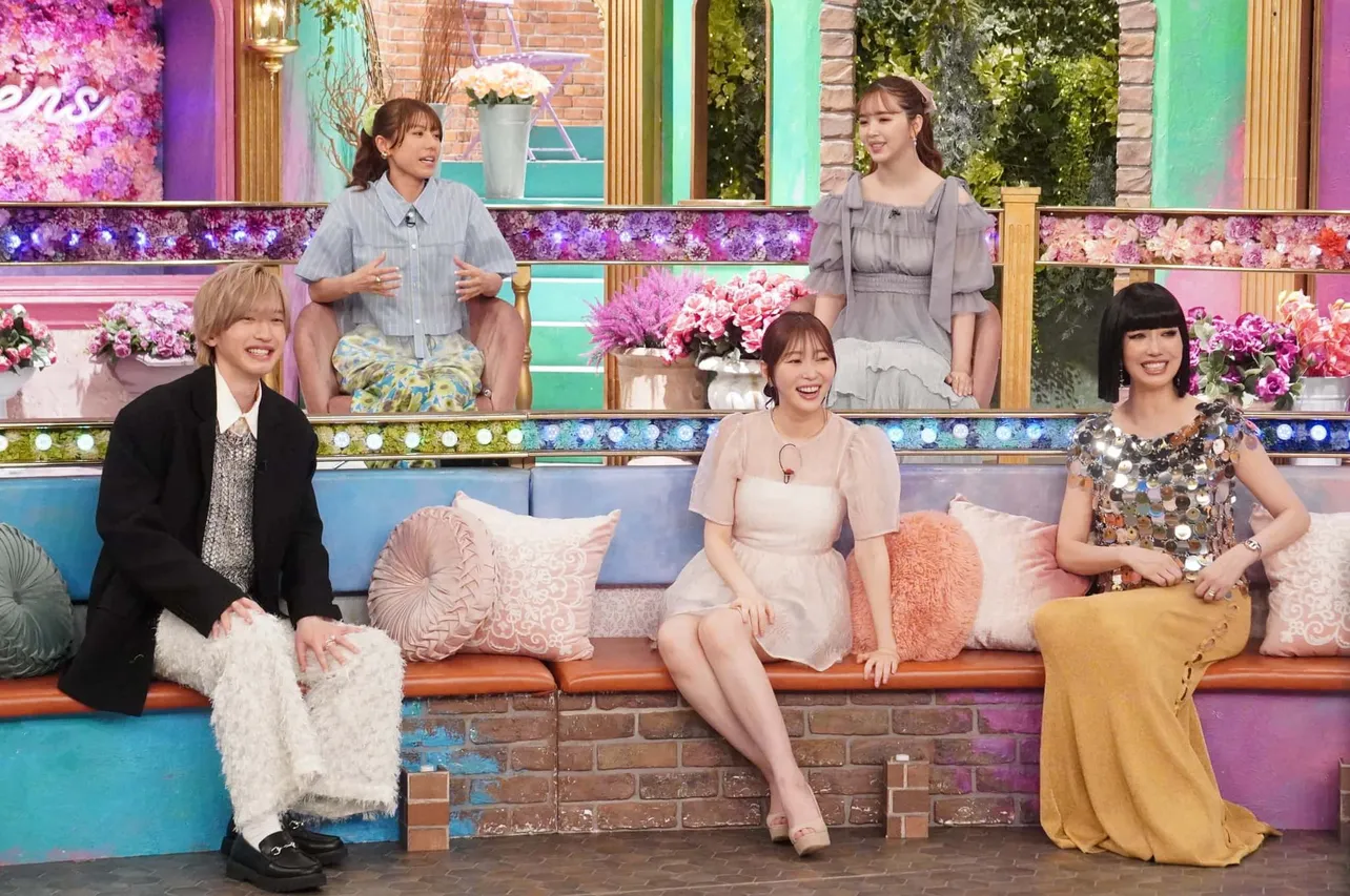 (上段左から)若槻千夏、藤田ニコル、(下段左から)道枝駿佑、指原莉乃、アンミカ