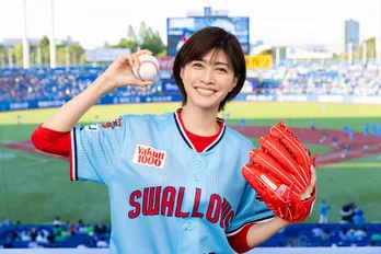 内田有紀、約30年ぶりに始球式に登場「歴史ある神宮球場で投げることを楽しみにしていました」