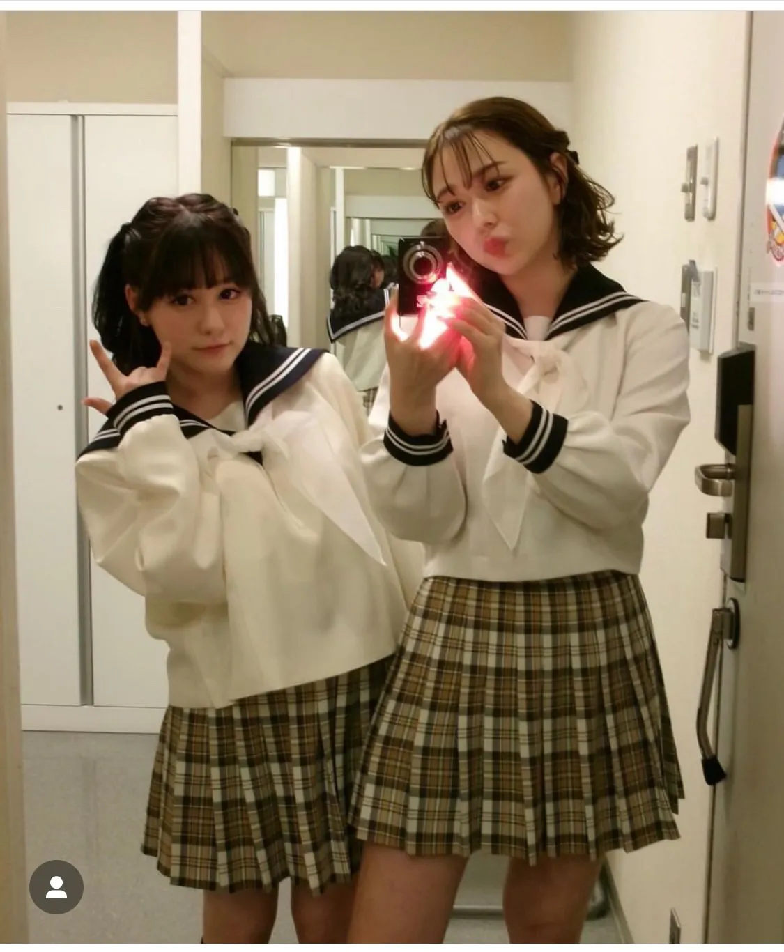  【写真】村重杏奈、“村重が二人!?”…そっくりすぎる“まじの妹”マリアとの制服2ショット