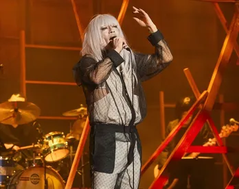 “アングラ演劇の旗手”の寺山修司、18歳で鮮烈に歌壇デビュー…没後40年の締めくくりに振り返る非凡な軌跡