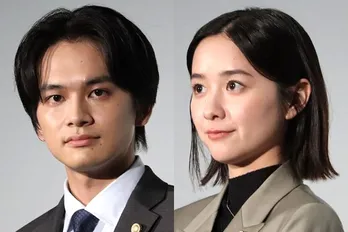 北村匠海&堀田真由がお花の後ろからひょっこり…ニコニコショットに「ドラマとのギャップに和んだ」の声<アンチヒーロー>