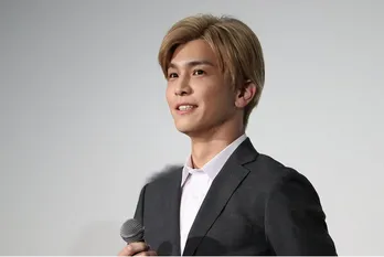 岩田剛典、かわいいワンちゃんと顔を寄せ合う仲良しショットに「めちゃ癒される」の声<アンチヒーロー>