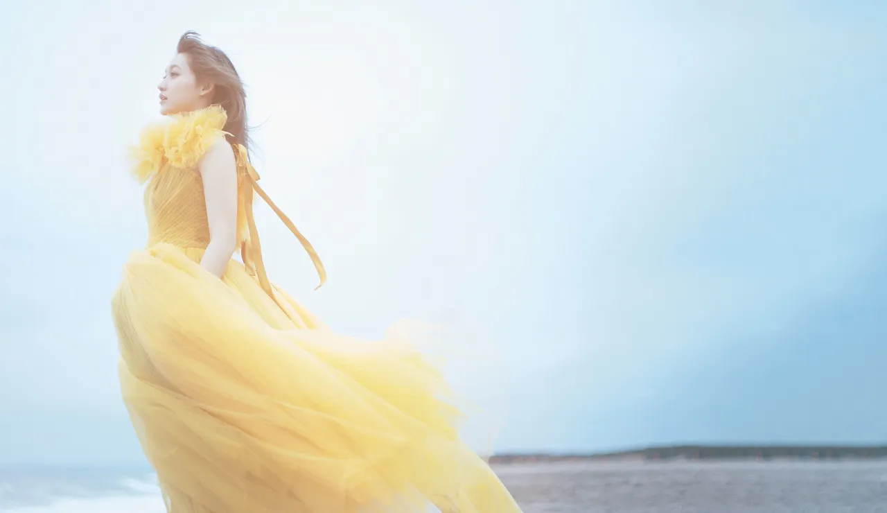 【写真】メンバーカラーの鮮やかな黄色衣装…！佐々木莉佳子のお気に入りカット