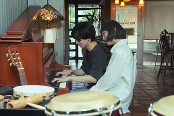 SixTONES・京本大我×古川琴音が圧巻のピアノ演奏を披露　映画「言えない秘密」場面写真解禁