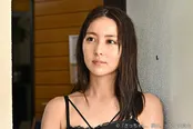  【写真】石川恋“紫乃”の妖艶な表情…大人の雰囲気漂うショット