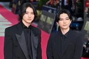 【写真】山崎賢人×吉沢亮、レッドカーペットで魅せた最強ツーショット
