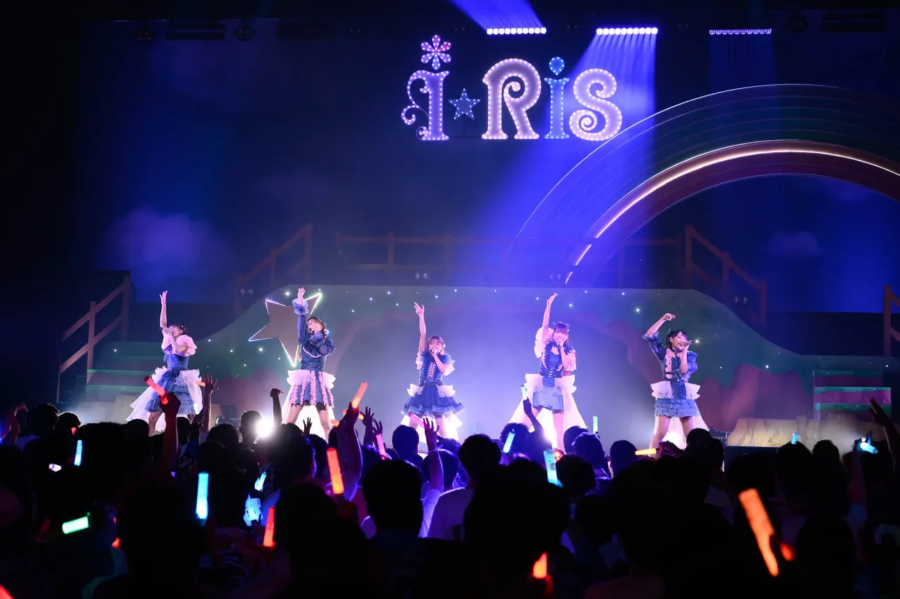 【写真】手を挙げ観客を盛り上げるパフォーマンスを披露した i☆Ris