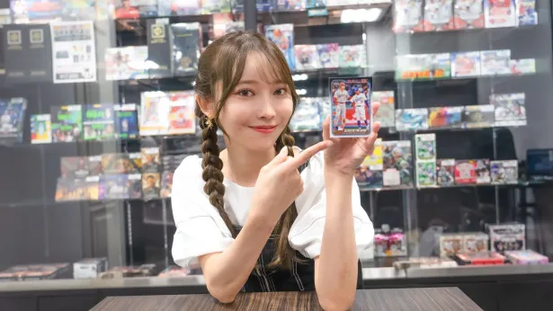 乃木坂46・黒見明香、MLBカード「Topps」の世界を深掘り! 4万円越えのカードパック購入で高額レアカードを狙う【MLB連載  9-6-3のファインプレー! #24】 | WEBザテレビジョン