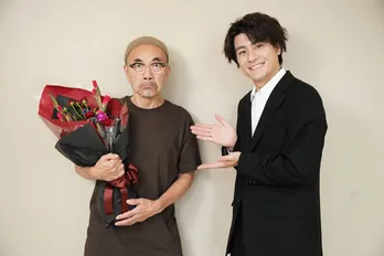 「上質なコメディを作った製作陣に頭が下がる」船越英一郎ら、笑顔でクランクアップ＜街並み照らすヤツら＞