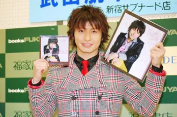 “むっちりマッチョ”の武田航平が初トレカをリリース！