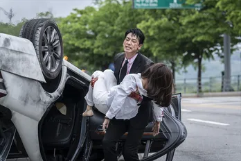 RAIN(ピ)ことチョン・ジフン、初回から大迫力の銃撃アクション＆筋肉美を披露「かっこいい！」＜レッド・スワン＞