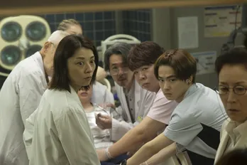 小池栄子“ヨウコ”が、オーバードーズをした“トー横キッズ”を助ける「死ぬつもりじゃったんか？」＜新宿野戦病院＞