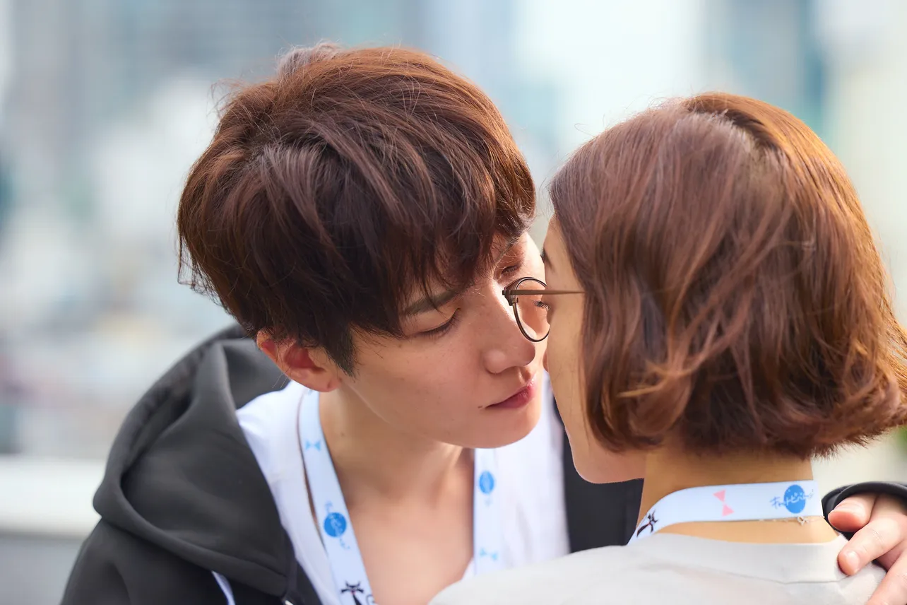 【写真】渡辺翔太“青島”＆中村アン“雪乃”、キス寸前の距離