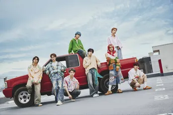 MAZZELが新曲「Seaside Story」をリリース 新アーティスト写真やジャケット写真公開&全国ツアーの追加公演も発表